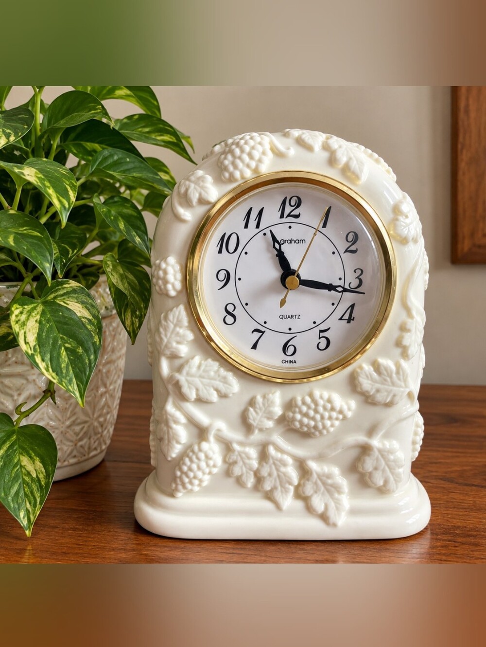 Ingraham Quartz Porcelain Mantle Desk Clock